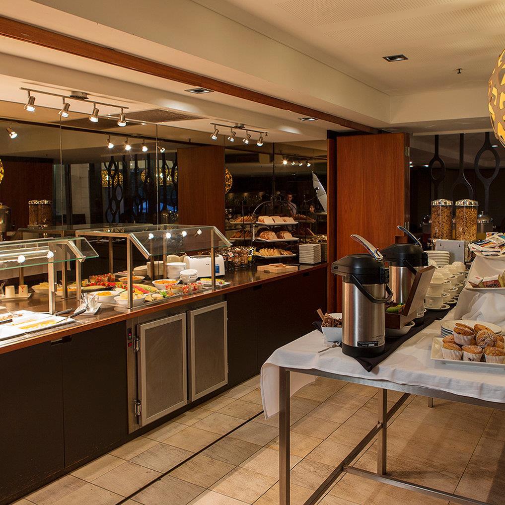 Oaks Perth Hotel Ресторант снимка